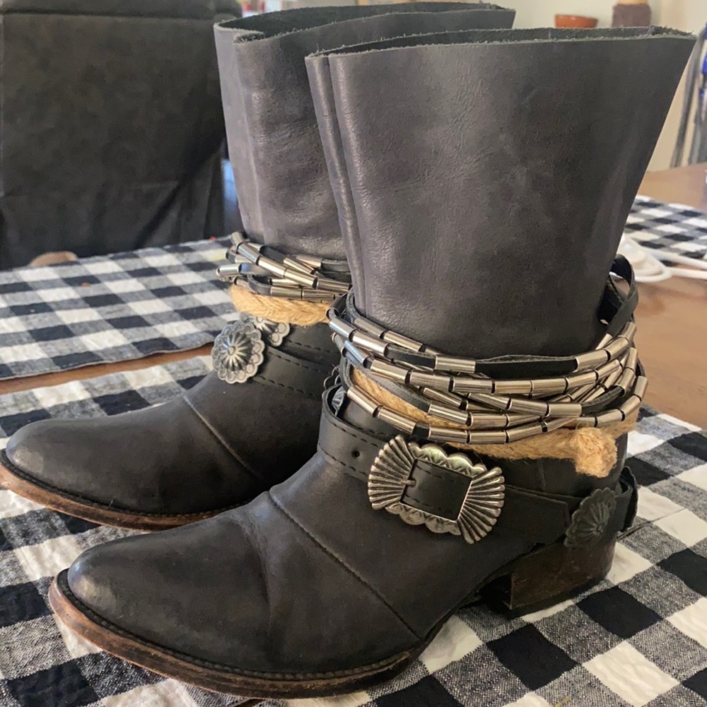 Freebird black leather Yerba boots booties hardware gunmetal silver buckle 8